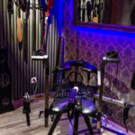 Chaise de queening et fucking machine.